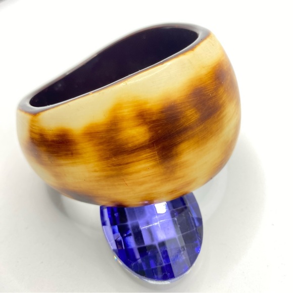 Abstract Cream Brown Distressed Lucite Bangle Bracelet - Picture 7 of 7